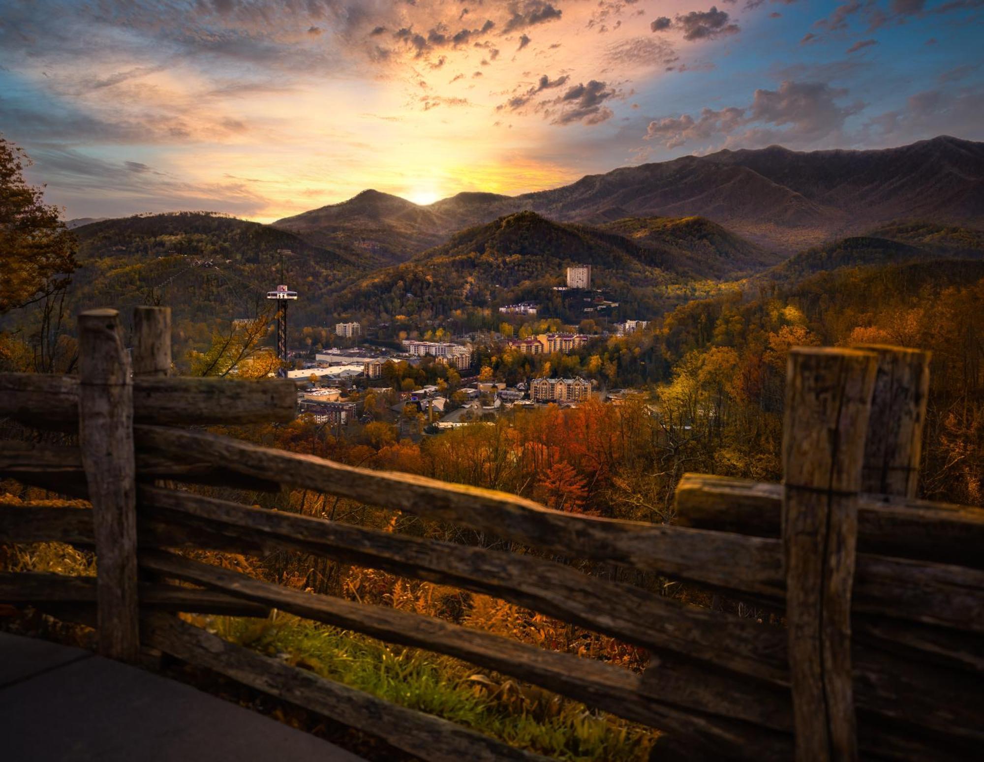 The Tiny Barn, 1089 Free Tickets Each Paid Day, Dollywood And More Sevierville Exterior photo